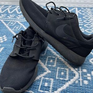 Nike Rosche One Shoes size 10.5